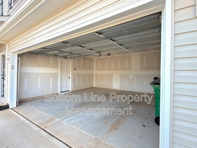 Building Photo - 8128 Stonemere Ln