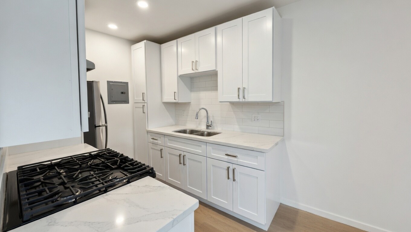 Building Photo - 323 E Chestnut St