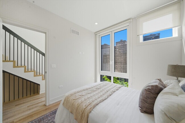 Building Photo - 4230 W Belmont Ave