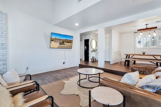 Building Photo - Must See 4 bedroom 2 bath Home