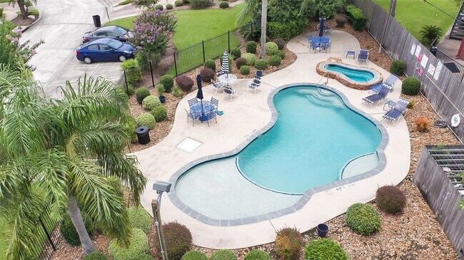 Building Photo - 1408 S Friendswood Dr