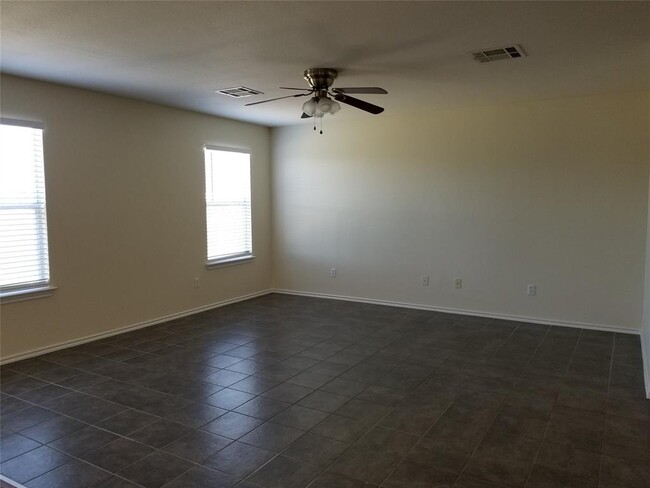 Building Photo - 1121 Shadow Creek Blvd