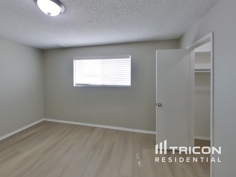 Building Photo - 9714 N 45th Ave