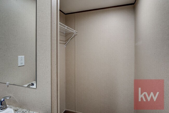 Building Photo - Chestnut St 119/Whispering Hills MHP