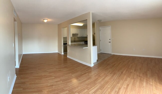 Building Photo - 2nd story, 2/1, updated unit on the Winter...