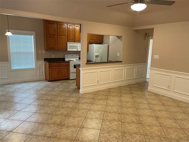 Building Photo - 1018 S Booth Ln