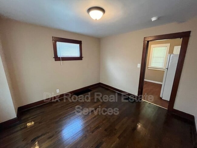 Building Photo - 2556 Freeman Ave