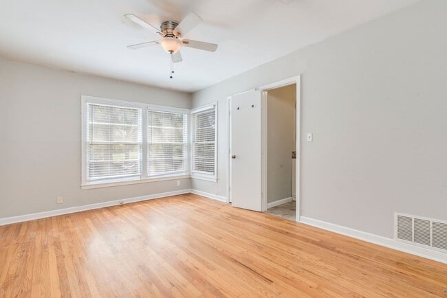 Building Photo - 3302 Hemlock-