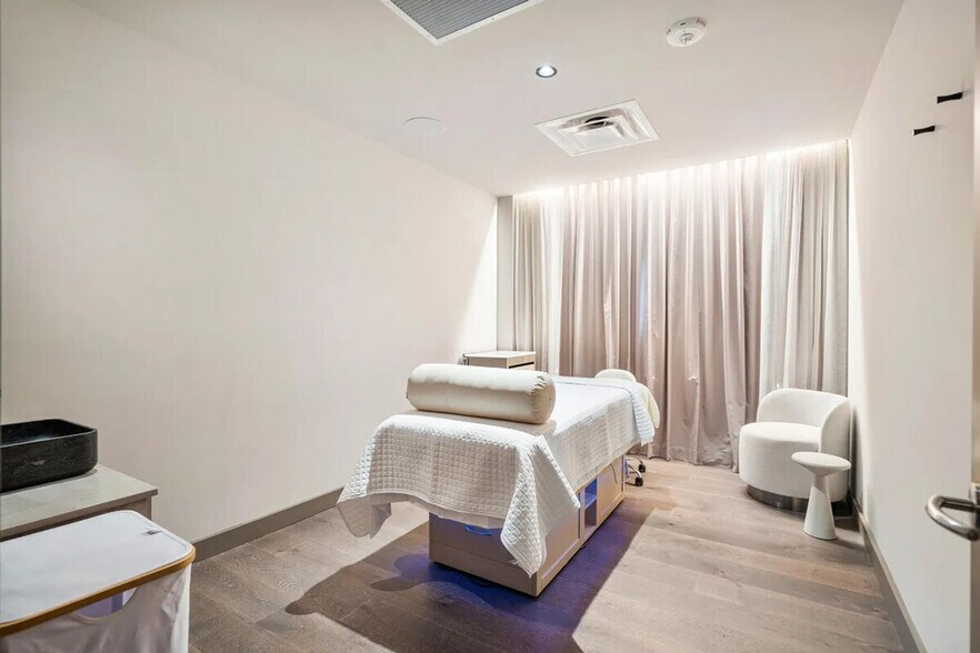 Building Photo - 125 NE 6th St