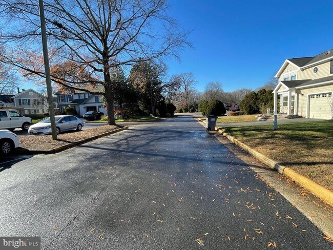 Building Photo - 10293 Woodmont Ct