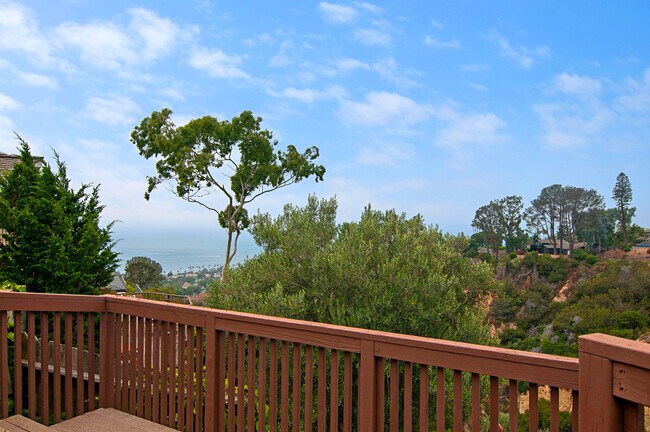 Building Photo - LIVE IN LA JOLLA!  LOVELY LA JOLLA HOME WI...