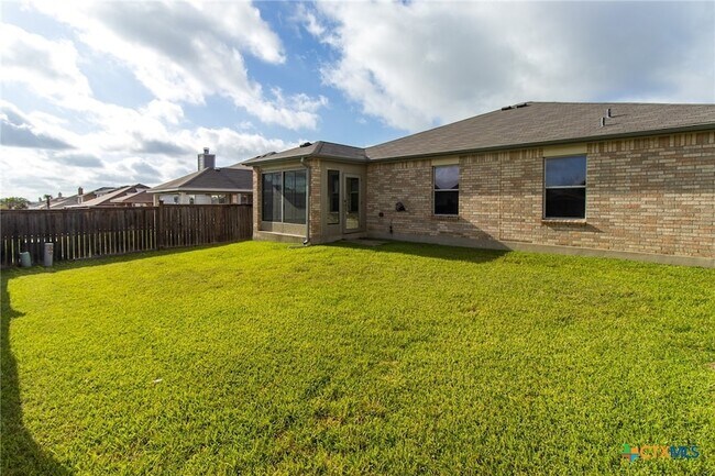 Building Photo - 2203 Love Rd