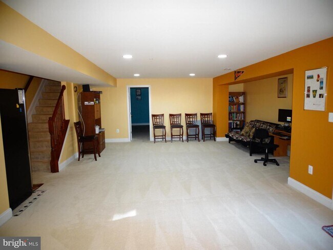 Building Photo - 6453 Swimmer Row Way