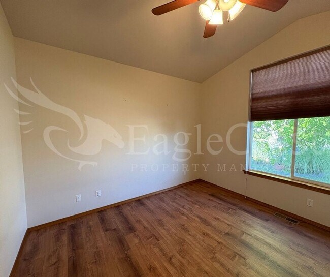 Building Photo - Three Bedroom, Two Bathroom House in Chape...