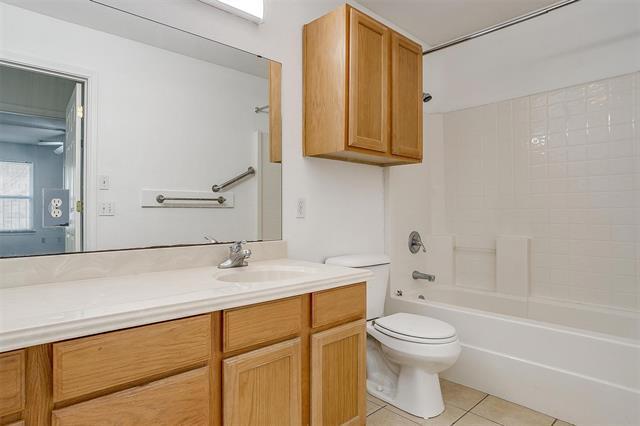 Building Photo - 208 N Val Verde