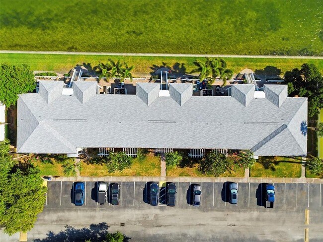 Building Photo - 201 Pompano Dr SE