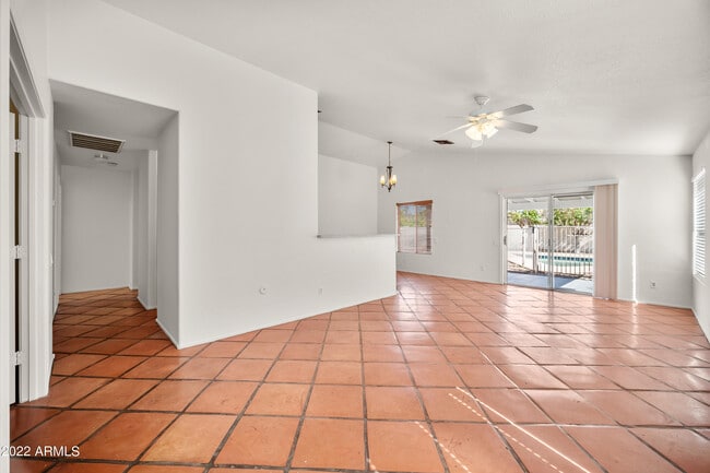 Building Photo - 1414 E Weldon Ave