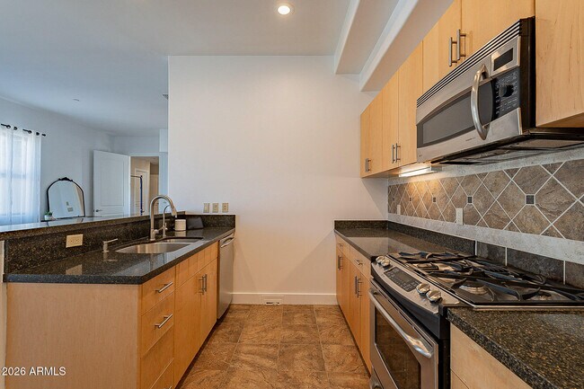 Building Photo - 6102 E Gold Dust Ave