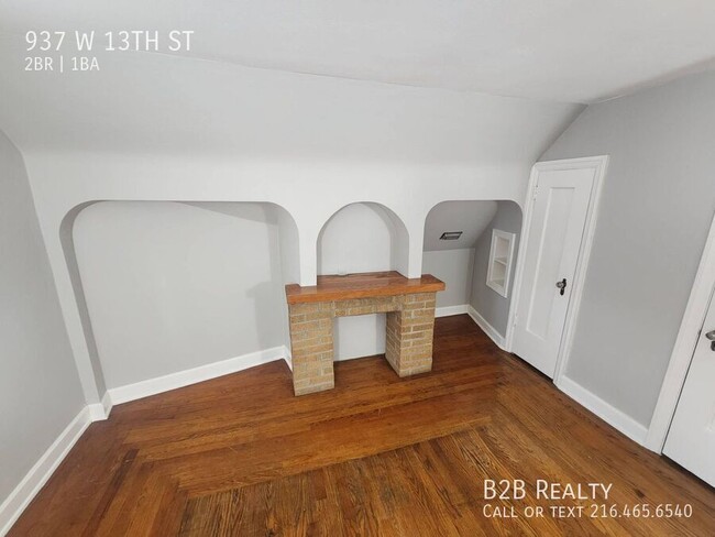 Building Photo - 937 W 13th St