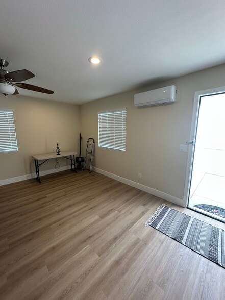 Building Photo - 16656 Ross Ln