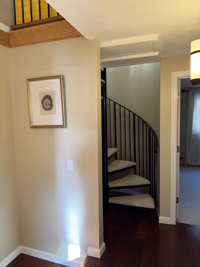 Building Photo - 20 Profile Cir