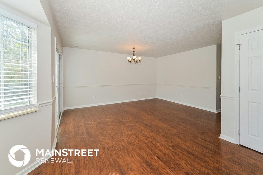 Building Photo - 1908 Marty Cir