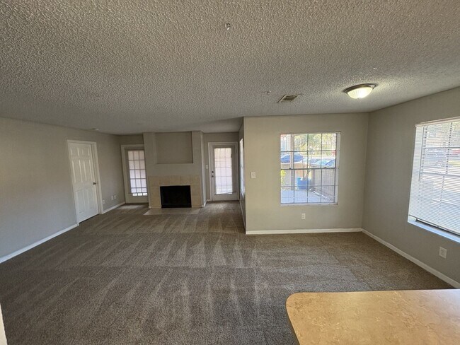 Building Photo - 1st floor unit with fire place and large patio