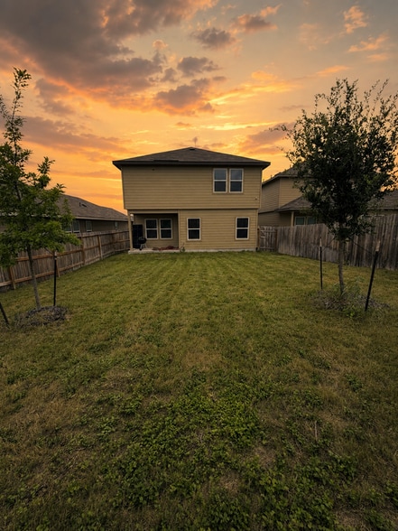 Building Photo - 5712 Hartley Home