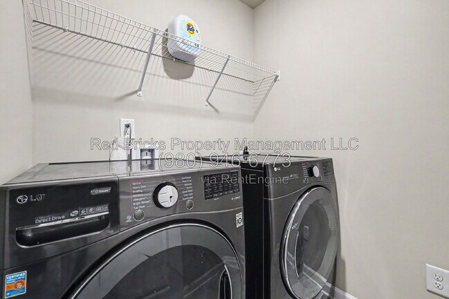 Building Photo - 2132 Clapham Ct
