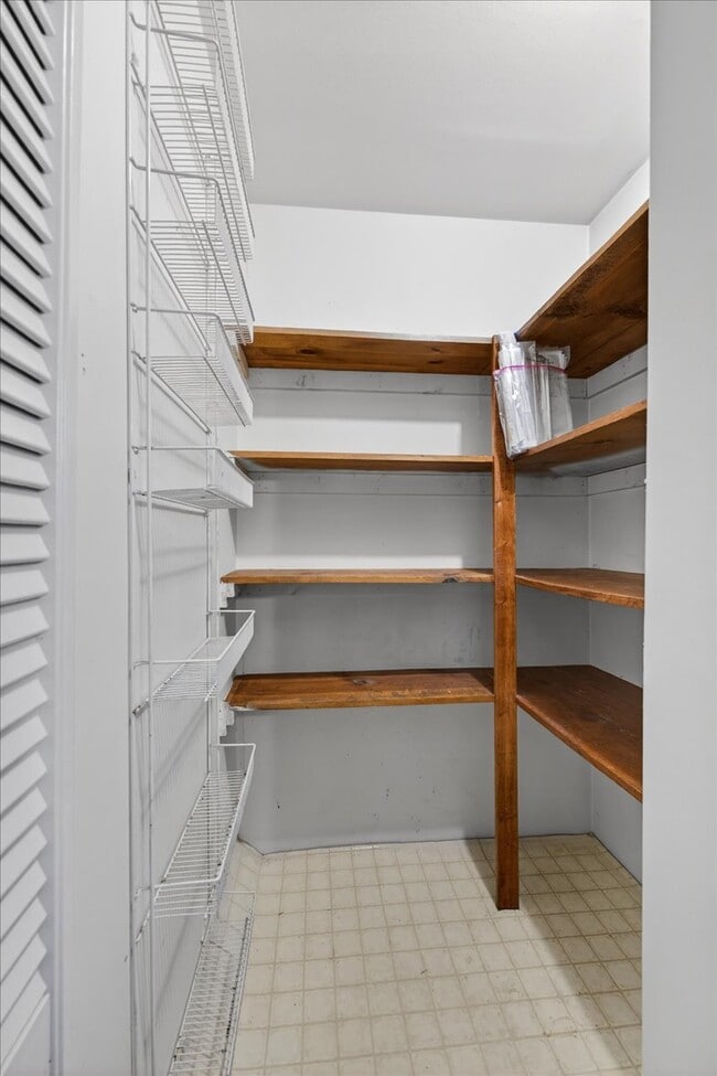 Building Photo - 1210 N 5th St