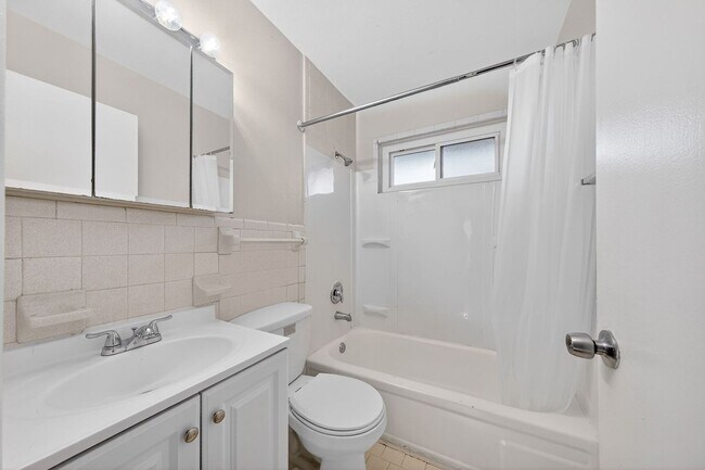 Building Photo - Spacious 3-Bedroom Home for Rent – Section 8 Welcome!