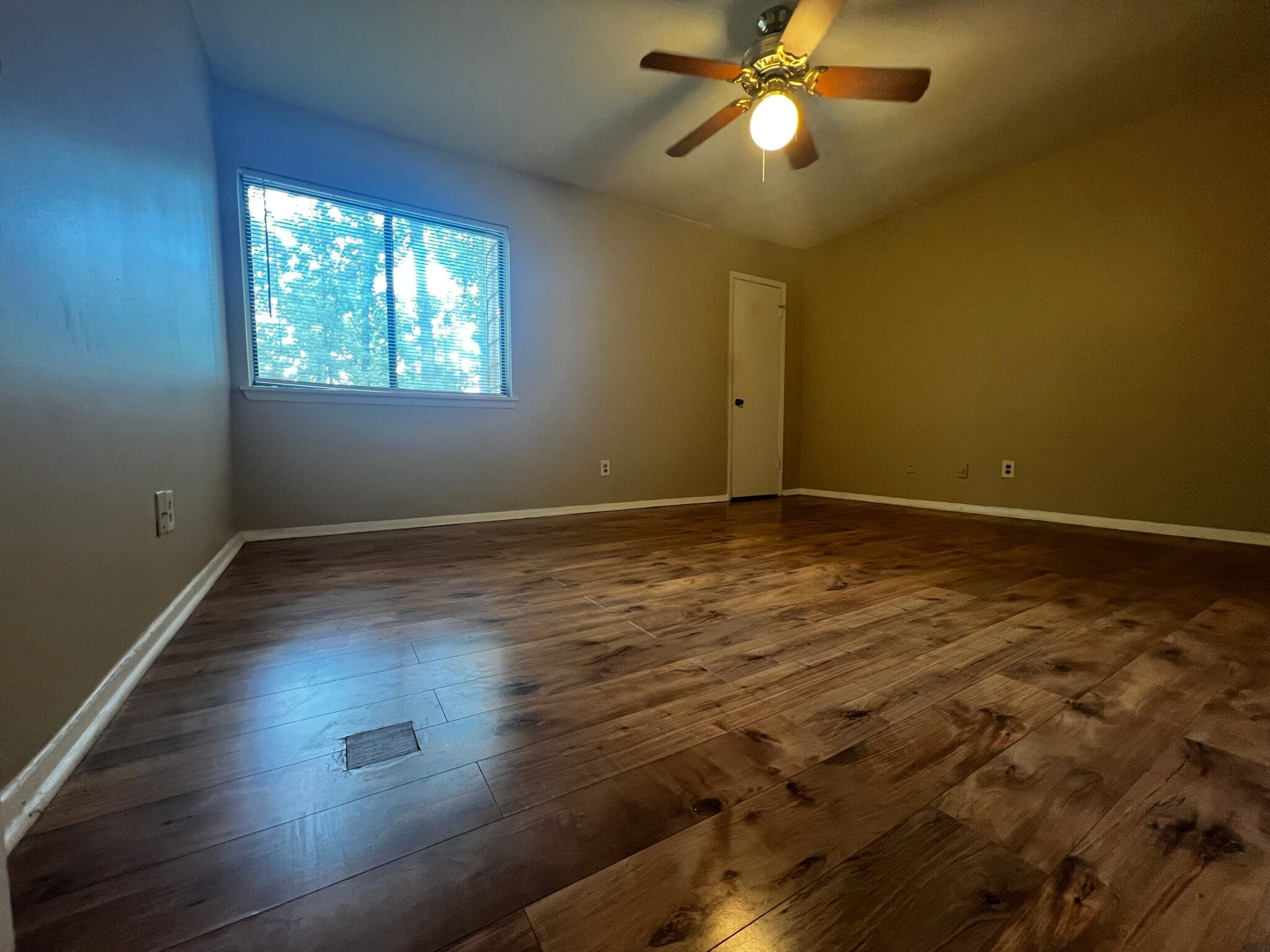 Building Photo - 6468 Parton Ct