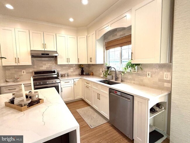 Building Photo - 21201 Sundial Ct