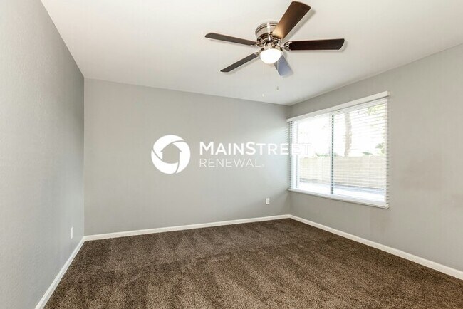 Building Photo - 3 Bedroom Pet-Friendly Home in Phoenix, AZ with Main Street Renewal
