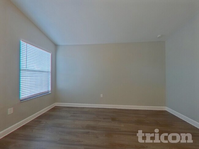 Building Photo - 664 Channing Dr