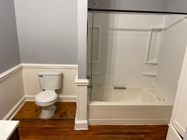 Building Photo - Remodeled 1 Bedroom Apartment near LSUS