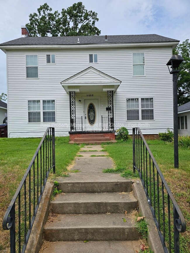 Building Photo - 1008 S 23rd St