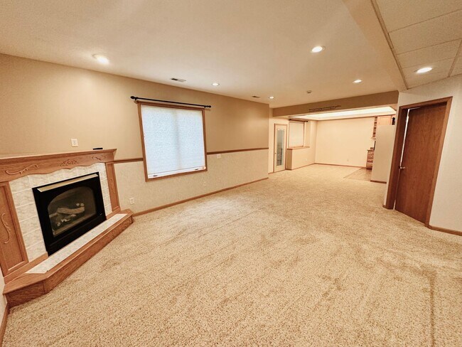 Building Photo - Stunning 6-Bedroom Corner-Lot Home w/ Luxury Finishes & Entertainer’s Layout