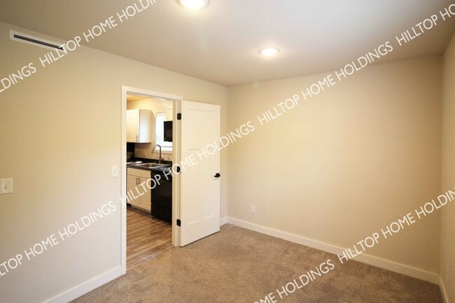 Building Photo - 11 Brookside Rd