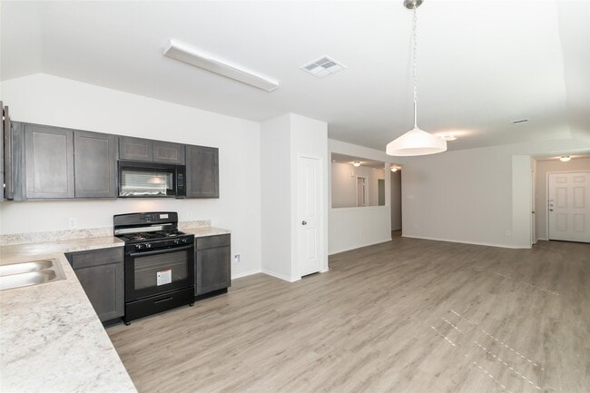 Building Photo - 8706 Livings St