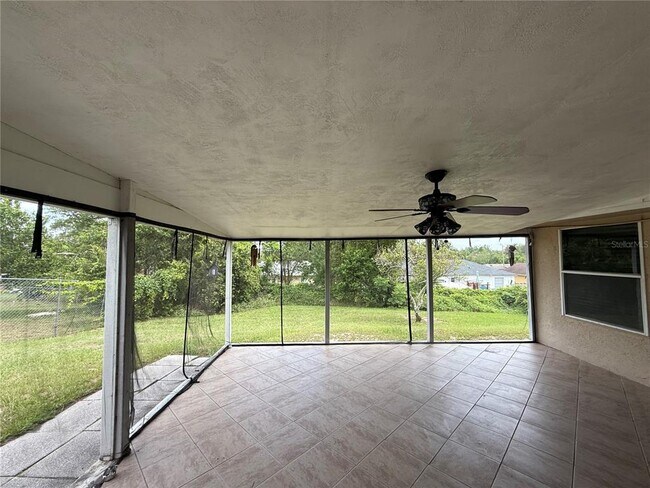 Building Photo - 2325 Kerridale St