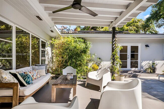 Building Photo - 1010 Placetas Ave