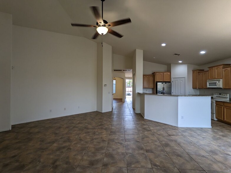 Building Photo - 17955 N 168th Ln