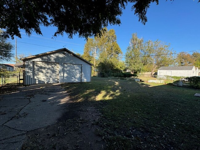 Building Photo - Close to Tinker, completely remodeled 3 be...