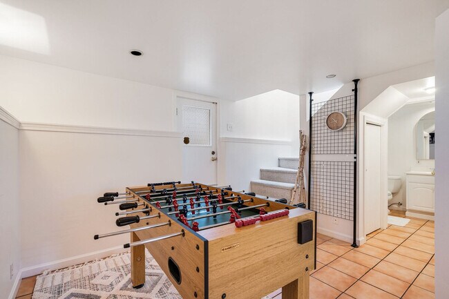 Building Photo - 2403 7th Ave W