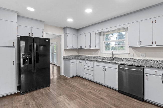 Building Photo - 2574 Richmond Hill Rd