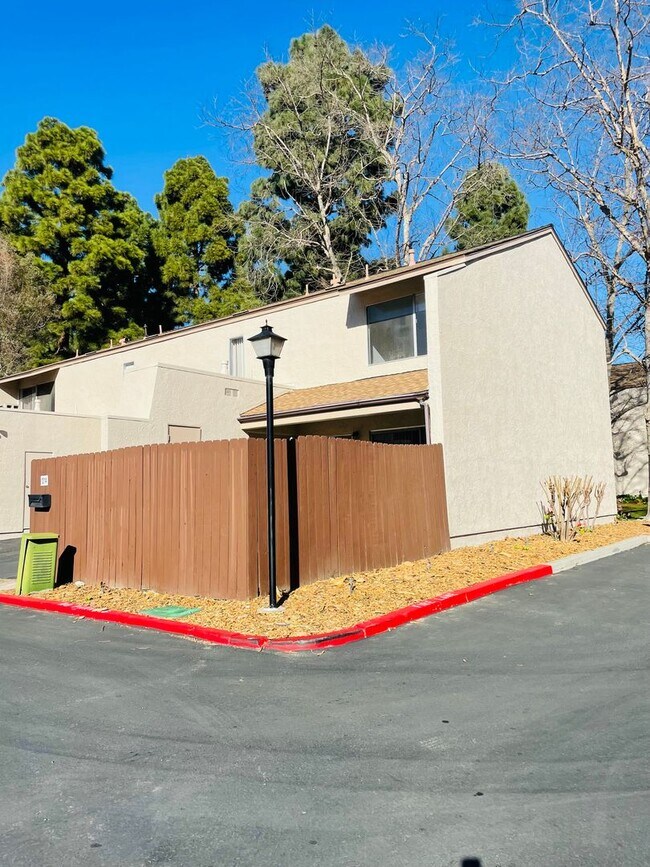 Building Photo - Renovated 3-bedroom townhouse in Todd Ranch with garage and spacious yard
