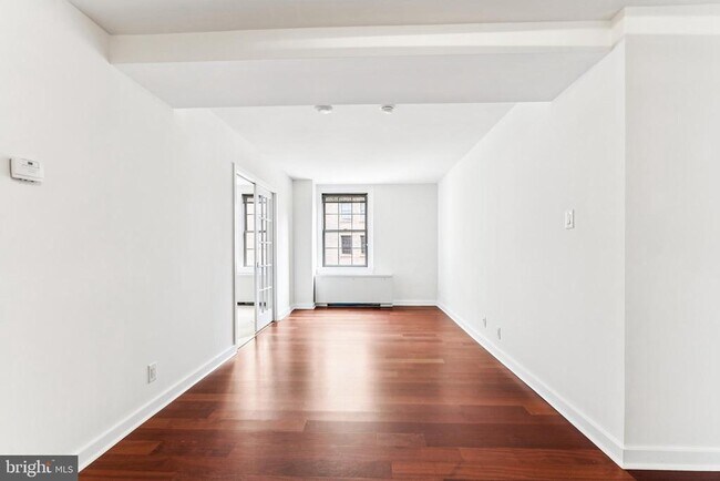 Primary Photo - 219-29 S 18th St