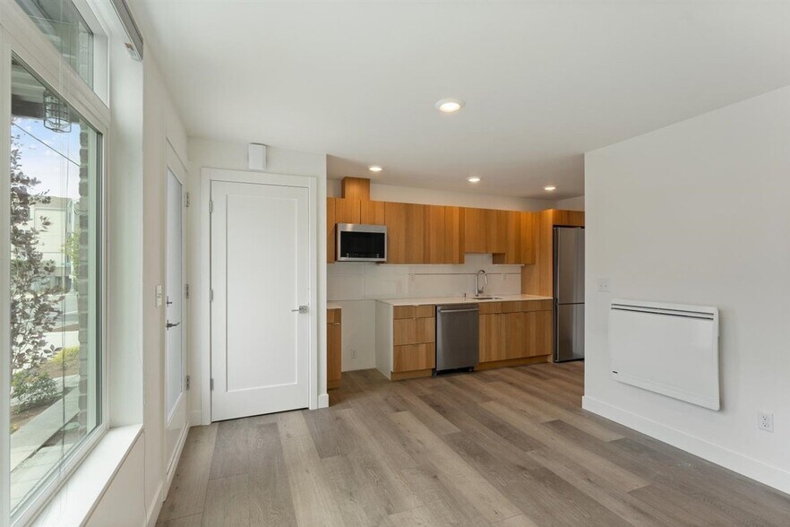 Building Photo - 5810 Roosevelt Way NE