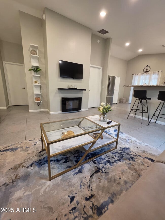 Building Photo - 1362 E 10th St